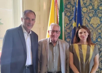 Il sindaco Francesco Aiello con i deputati regionali Stefania Campo e Nello Dipasquale durante l'incontro a Vittoria