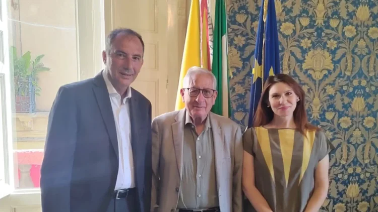 Il sindaco Francesco Aiello con i deputati regionali Stefania Campo e Nello Dipasquale durante l'incontro a Vittoria
