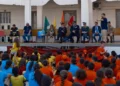 Bambini del Grest Salesiano di Ragusa partecipano all'incontro con istituzioni e forze dell'ordine durante la Piazza della Legalità.