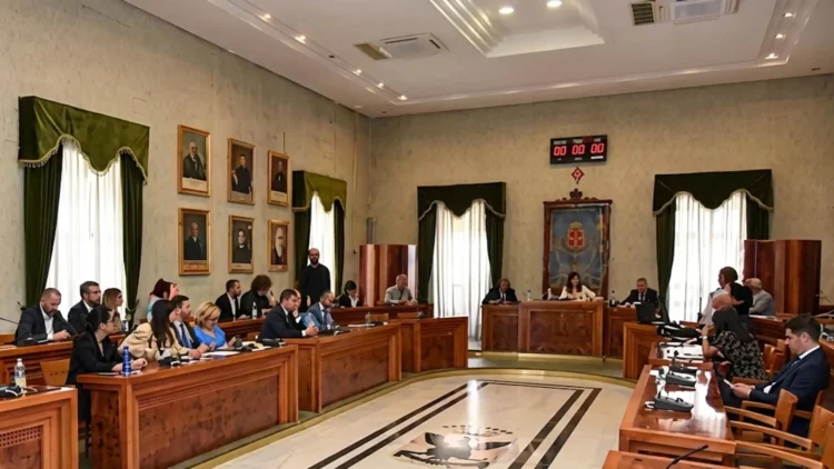 Seduta del Consiglio comunale di Modica durante una riunione nell'aula consiliare del Comune