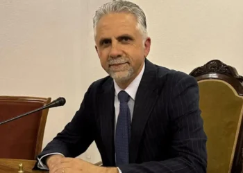 Ignazio Abbate durante una seduta istituzionale, autore della proposta di legge sulle residenze per adulti con autismo in Sicilia