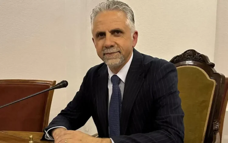 Ignazio Abbate durante una seduta istituzionale, autore della proposta di legge sulle residenze per adulti con autismo in Sicilia