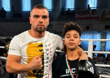 Jalil Chaouch, atleta dell’Invernino Fight Center, ha conquistato la vittoria in un Super Fight della categoria K1 Light -50 chilogrammi