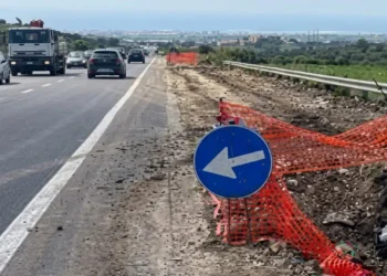 Installati semafori temporanei sulla SP25 Ragusa-Marina per i lavori di riasfaltatura