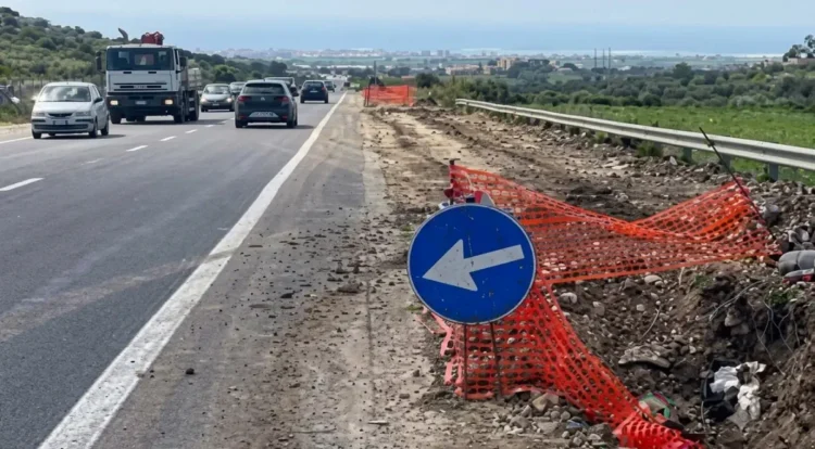 Installati semafori temporanei sulla SP25 Ragusa-Marina per i lavori di riasfaltatura
