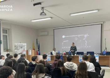 Guardia di Finanza nelle scuole di Ragusa