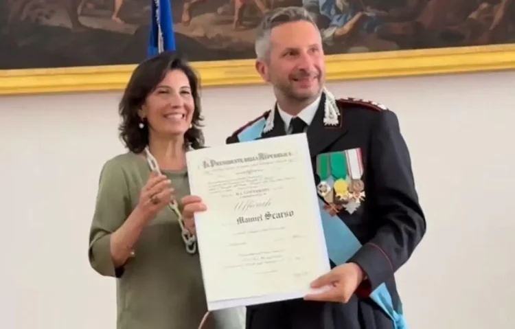 Il colonnello modicano Manuel Scarso durante una cerimonia istituzionale per il conferimento di un'onorificenza.