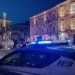 Volanti della Polizia di Stato in piazza a Comiso durante un servizio di controllo serale