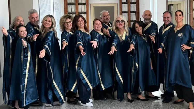 Coristi del Modica Gospel Academy riuniti prima della partecipazione al Ferrara Summer Festival.