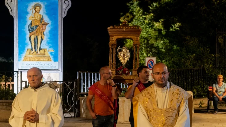 Processione con la reliquia di San Giovanni Battista durante i festeggiamenti patronali a Monterosso Almo