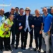 Paul McCartney posa con alcuni dipendenti dell'aeroporto Falcone Borsellino di Palermo dopo il suo arrivo in Sicilia.