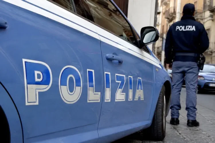 La Squadra Mobile di Ragusa ha arrestato due uomini, di 22 e 38 anni, ritenuti responsabili di un furto in abitazione a Modica