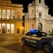 Auto della Polizia di Stato in piazza a Vittoria durante un servizio di controllo sul territorio