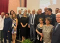 Gruppo di partecipanti alla cerimonia del Premio Eccellenze della Contea di Modica con l’arcivescovo Corrado Lorefice