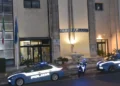 Polizia di Stato durante un intervento collegato a una misura cautelare a Ragusa