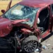 Auto gravemente danneggiata dopo lo scontro frontale sulla SS 417 nel territorio di Ramacca