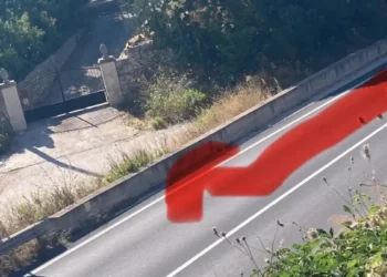 Strada di accesso al quartiere Dente a Modica chiusa dopo la realizzazione della rotatoria Dente-Crocicchia