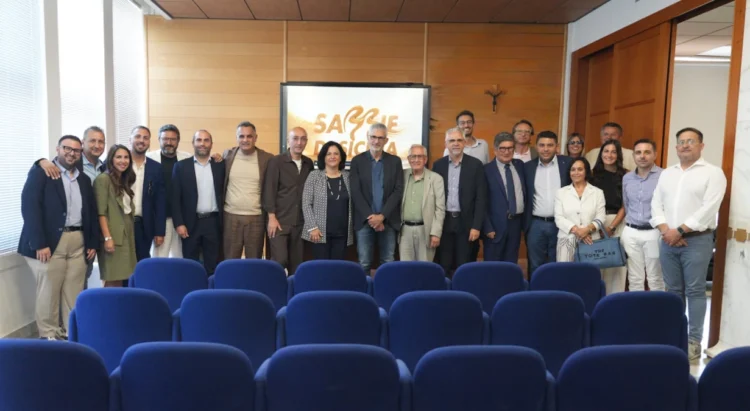 Presentazione di Sabbie di Sicilia 2026 con istituzioni e organizzatori nella Sala Molè del Libero Consorzio di Ragusa