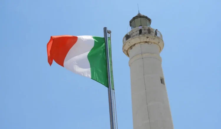 Visitatori al Faro Scalambri durante Faro in Festa a Punta Secca