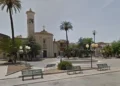 Veduta di piazza Senia a Vittoria, con la chiesa, la fontana e le palme, luogo al centro del dibattito sulla sicurezza cittadina