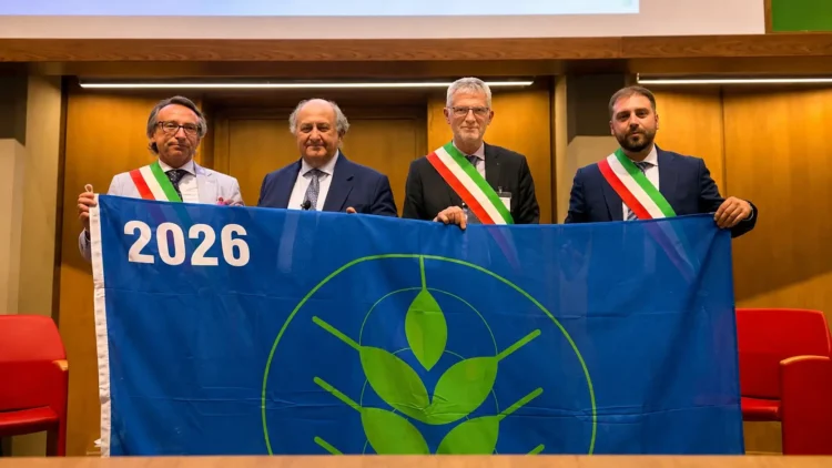I rappresentanti del Comune di Ragusa durante la cerimonia di consegna della bandiera Spighe Verdi 2026