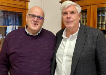 Massimo Iacono e Giuseppe Drago in un ufficio dell'ASP di Ragusa durante la presentazione del progetto di telemedicina.
