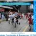 Persone in strada dopo il terremoto in Venezuela nell'immagine della campagna UNICEF per la raccolta fondi.