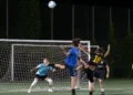 Azione di gioco durante una partita del Torneo Carlo Acutis sul campo di calciotto a Ragusa