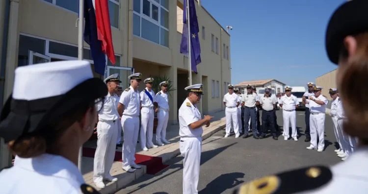 Il direttore marittimo Raffaele Macauda incontra il personale della Capitaneria di porto di Pozzallo durante la visita istituzionale.