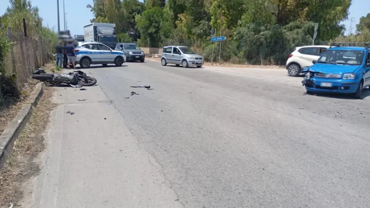 Incidente a Scoglitti tra moto e Fiat Panda con soccorsi 118