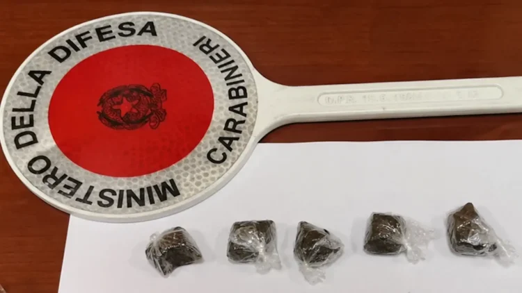 Hashish suddiviso in dosi sequestrato dai Carabinieri durante un controllo a Modica