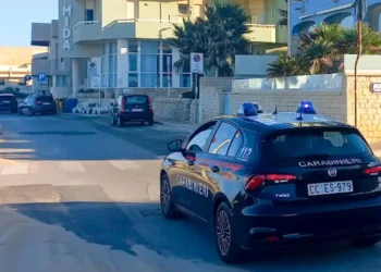Auto dei Carabinieri in servizio a Scoglitti dopo il grave accoltellamento avvenuto nei pressi di un lido.