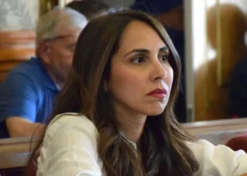 La consigliera comunale di Ragusa Rossana Caruso durante una seduta istituzionale.