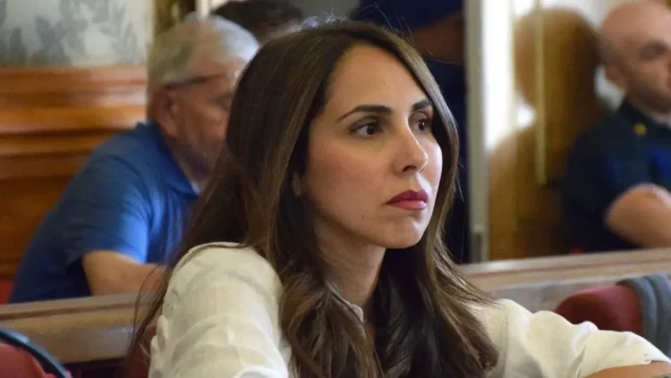 La consigliera comunale di Ragusa Rossana Caruso durante una seduta istituzionale.
