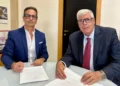 Luca Lucenti firma il contratto da direttore della Farmacia Ospedaliera dell'Asp di Ragusa