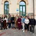Il personale del Centro di pronta accoglienza (CPA) per le dipendenze patologiche posa in gruppo davanti all'ingresso della struttura all'ospedale Busacca di Scicli