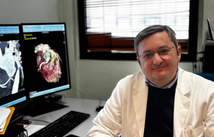 Il dottor Filippo Alberghina nel suo studio all'ospedale "Guzzardi" di Vittoria, dove è stato nominato direttore dell'Unità operativa complessa di Radiologia