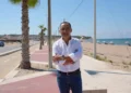 Andrea La Rosa sul lungomare di Cammarana durante un sopralluogo