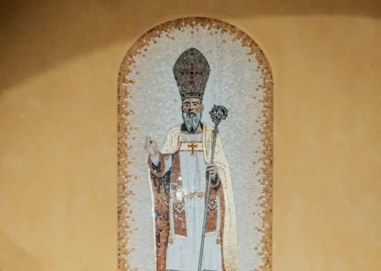 Mosaico raffigurante San Biagio con mitra e pastorale all'interno della chiesa di San Biagio a Comiso