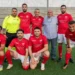 La squadra dell'Ordine delle Professioni Infermieristiche di Ragusa posa sul campo dello Sporting Club insieme al presidente Gaetano Monsù durante il Torneo amatoriale delle professioni.