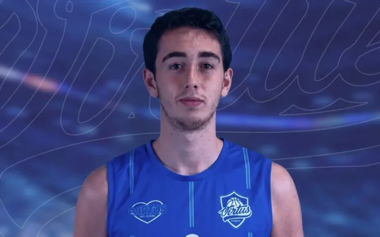 Ritratto di Leonardo Bandiera con la maglia della Virtus Ragusa dopo l'ufficializzazione del suo arrivo per la stagione 2026/27.