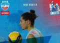Lorenzo Caciagli con un pallone da volley nella grafica ufficiale dell'Avimec Modica che annuncia il suo arrivo come nuovo centrale.