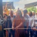 Taglio del nastro all'inaugurazione del nuovo McDonald's di Modica con il sindaco Maria Monisteri e il pubblico presente