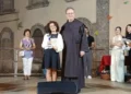 Una fase della premiazione di "Note sotto il Carmine", il festival dedicato alle giovani voci organizzato in piazza Carmine nell'ambito delle celebrazioni in onore della Madonna del Carmelo a Ragusa