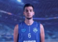 Raimundo Orrego con la maglia della Virtus Ragusa durante la presentazione ufficiale del nuovo acquisto della squadra.