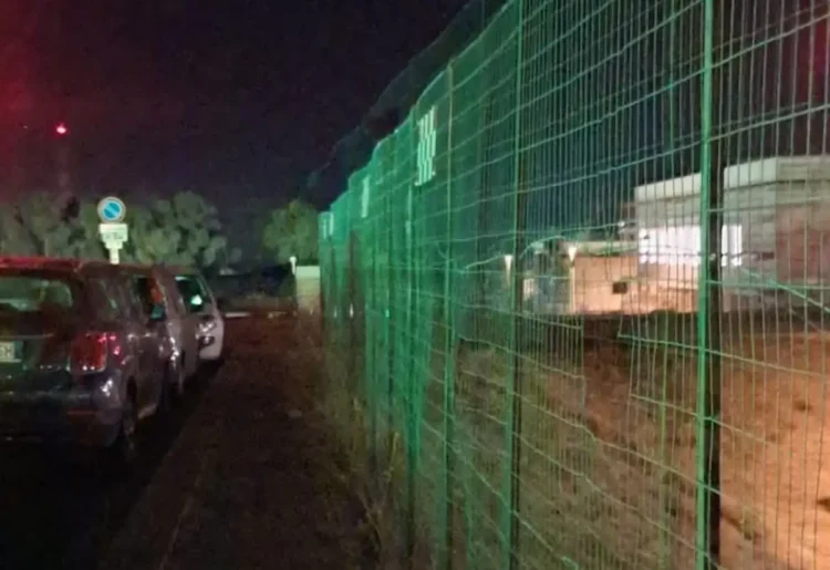 Percorso al buio verso il pronto soccorso del Giovanni Paolo II