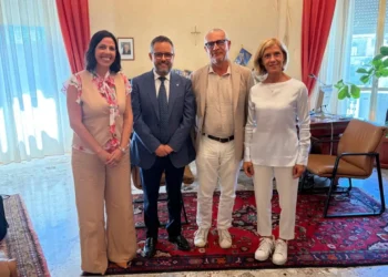 Il presidente dell'Ordine dei commercialisti di Ragusa Michelangelo Aurnia, la vicepresidente Tiziana Vitale, il commissario straordinario della Camera di Commercio del Sud Est Sicilia Antonio Belcuore e la responsabile della sede di Ragusa Giovanna Licitra al termine dell'incontro istituzionale