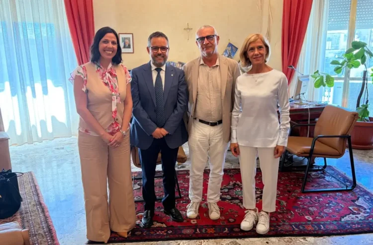 Il presidente dell'Ordine dei commercialisti di Ragusa Michelangelo Aurnia, la vicepresidente Tiziana Vitale, il commissario straordinario della Camera di Commercio del Sud Est Sicilia Antonio Belcuore e la responsabile della sede di Ragusa Giovanna Licitra al termine dell'incontro istituzionale