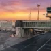 Veduta dell'aeroporto di Catania Fontanarossa con il terminal e le aree di imbarco durante le limitazioni ai voli causate dall'Etna