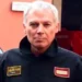 Alessandro Marchì, vigile del fuoco di 59 anni, fotografato in uniforme davanti alla sede dei Vigili del Fuoco.